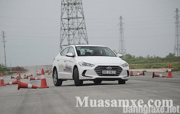 Hyundai Elantra 2016 khả năng vận hành có tốt, đi có hao xăng không?