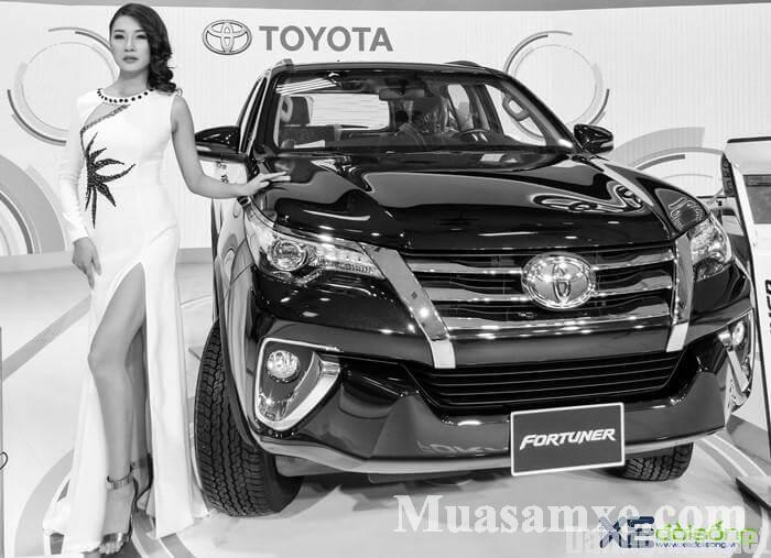 Cận cảnh chi tiết Toyota Fortuner 2016 tại triển lãm Ôtô Việt Nam 2016