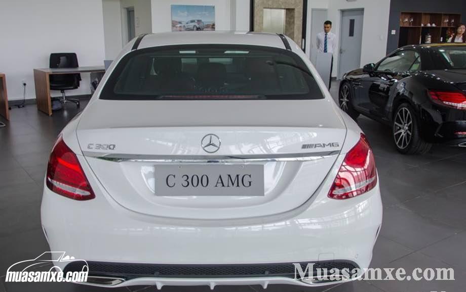Cận cảnh Mercedes C300 AMG 2018 giá 1 tỷ 949 triệu tại Việt Nam