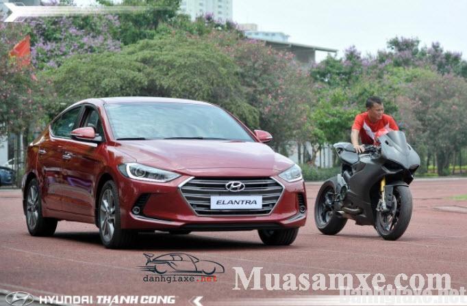 Hyundai Elantra 2016 giá bao nhiêu? vận hành & cảm giác lái