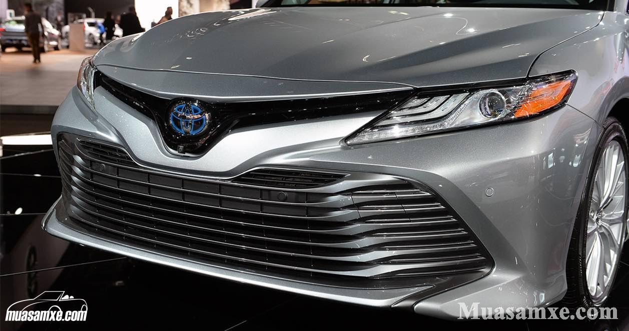 Toyota Camry 2018 XLE Hybrid chính thức lộ diện