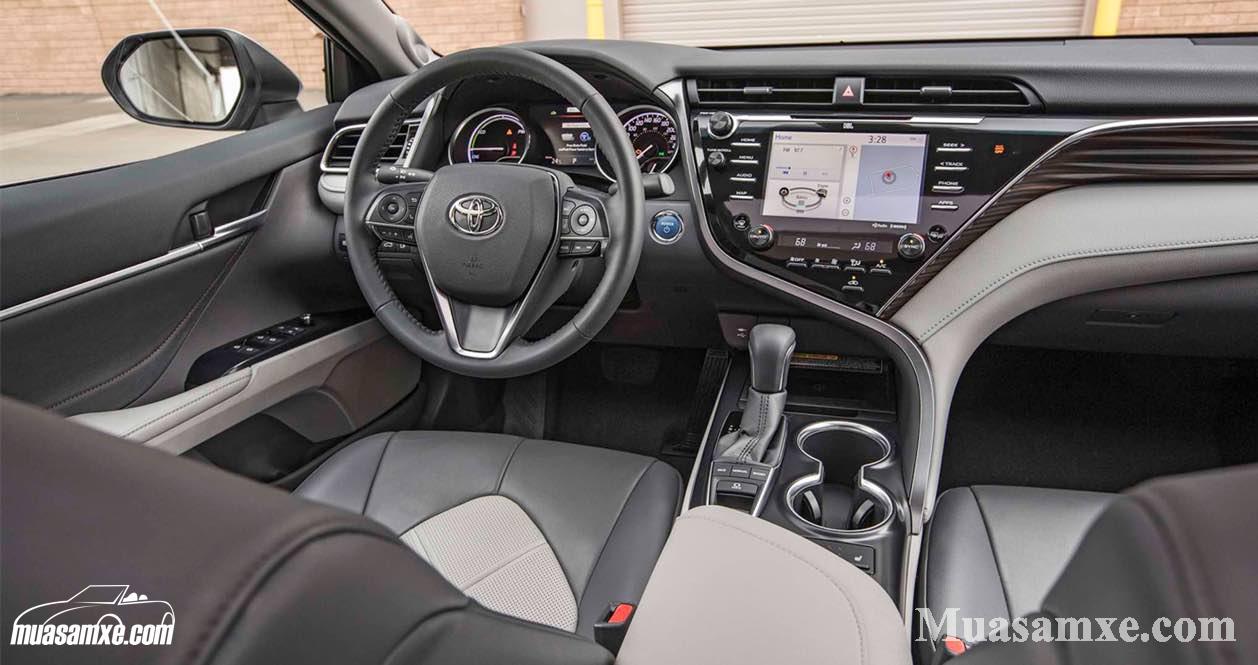 Toyota Camry 2018 XLE Hybrid chính thức lộ diện