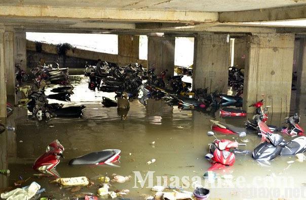 Xe máy ngập nước sẽ bị hư hỏng đến đâu sau trận mưa tại Sài Gòn?