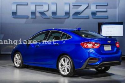 Chevrolet Cruze 2017 Diesel (máy dầu) giá bao nhiêu? nên mua Sedan hay hatchback