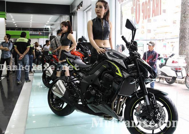Giá xe Kawasaki Z1000 2017 tại Việt Nam lần lượt 399 và 439 triệu VNĐ với 2 phiên bản 14