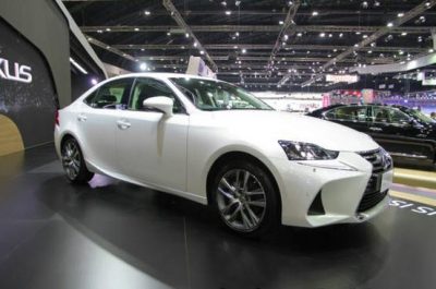 Đánh giá Lexus IS 300h 2017 bản Sedan sang trọng với động cơ Hybrid