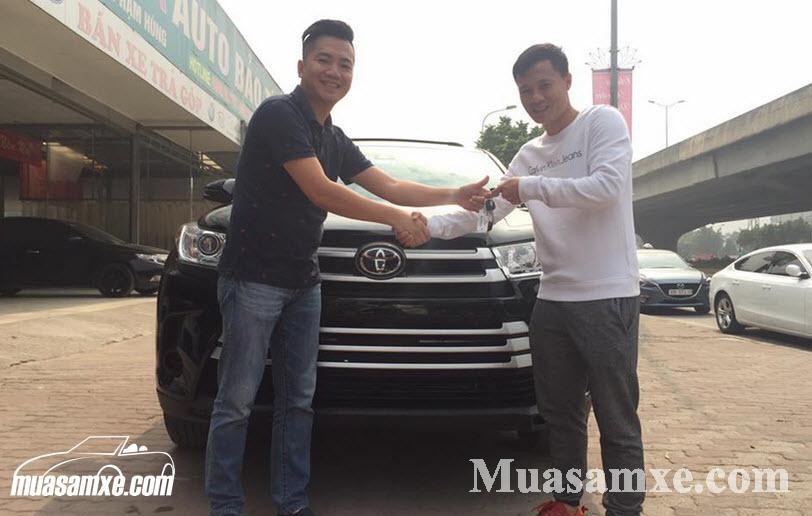 Mẫu SUV Toyota Highlander 2017 giá 2 tỷ vừa được cầu thủ Thành Lương chọn mua 1