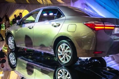 Toyota Corolla Altis 2017 phiên bản mới giá bao nhiêu?