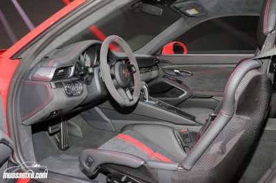Cận cảnh xe Porsche 911 2018 về thiết kế nội ngoại thất