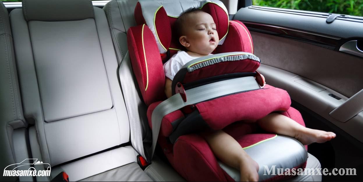 Chọn vị trí ngồi an toàn cho bé trên xe hơi và 10 quy tắc quan trọng