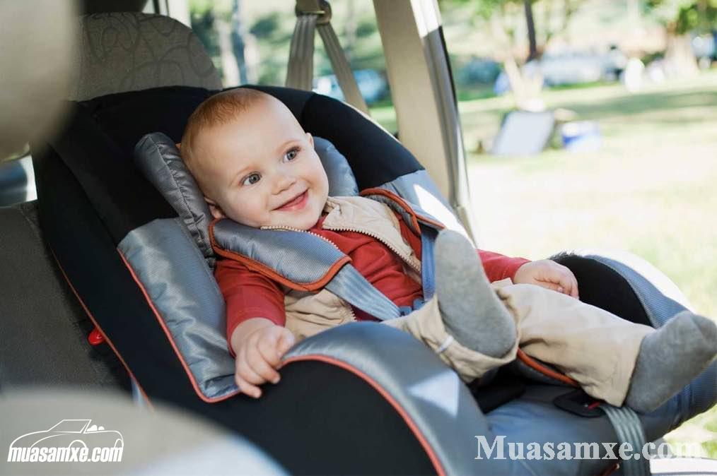 Chọn vị trí ngồi an toàn cho bé trên xe hơi và 10 quy tắc quan trọng