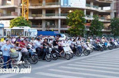 Ô tô xe máy vượt đèn vàng bị phạt bao nhiêu tiền khi tham gia giao thông?