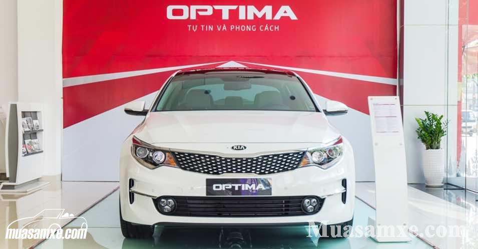 Kia Optima 2017 giảm giá đến 40 triệu/xe trong tháng 6