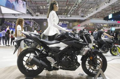 So sánh nên mua Yamaha MT-03 hay Kawasaki Z300 khi giá tiền như nhau?