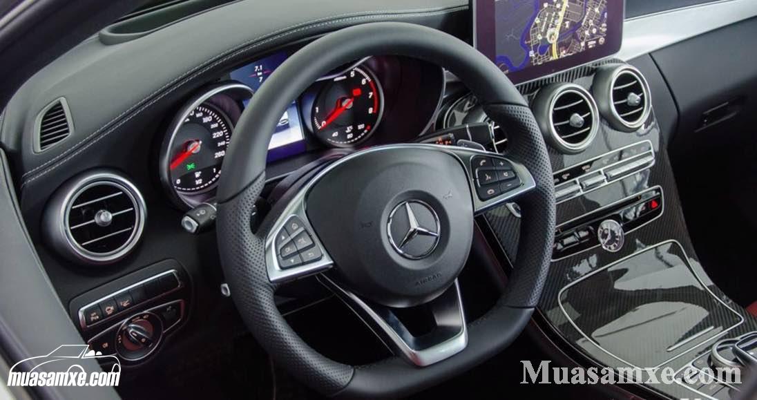 Đánh giá Mercedes C300 AMG 2018 về thiết kế nội thất