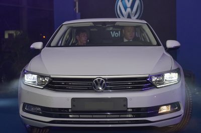 Volkswagen Passat Bluemotion 2017- 2018 giá bao nhiêu? Đánh giá thiết kế vận hành