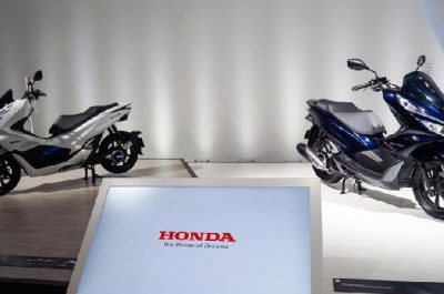 Honda PCX 2018 giá bao nhiêu? Nên mua Honda PCX 150 hay xe PCX 125?