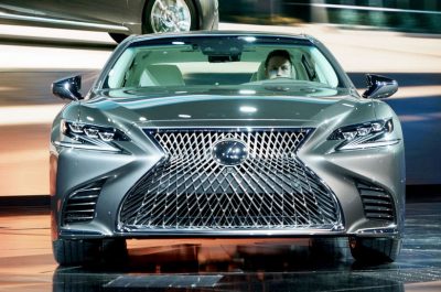 Lexus LS 2018 giá 1,95 tỷ chính thức được bày bán tại quê nhà
