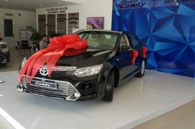 Giá xe Toyota Camry 2018 lăn bánh bao nhiêu tại Hà Nội & TP. HCM?