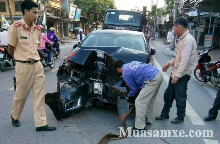 Toyota Camry bị đâm nát đầu túi khí vẫn không bung: An toàn nằm ở đâu? 1