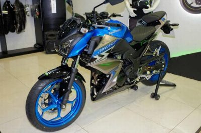 Kawasaki Z300 ABS 2018 có mấy màu? giá bán bao nhiêu tại đại lý Việt?
