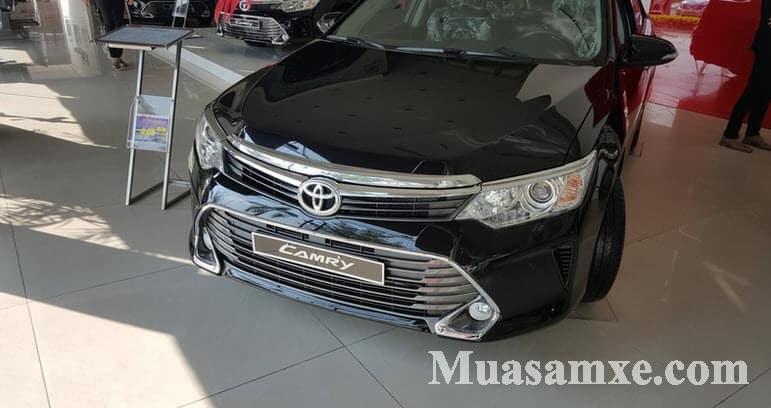 Đánh giá ngoại thất Toyota Camry 2018 kèm động cơ vận hành 11