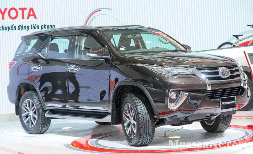 Đánh giá ngoại thất Toyota Fortuner 2018 kèm động cơ vận hành 21