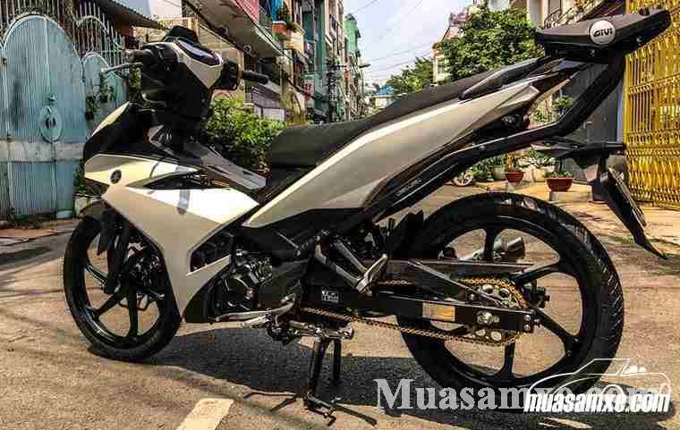 Ngắm Exciter 150 độ cực chất với dàn áo tone bạc của một ...