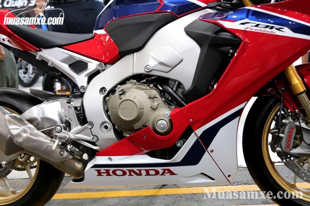  Imágenes de Honda CBR1 0RR Fireblade SP con especificaciones