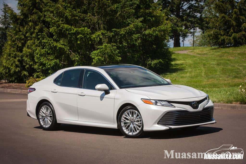 2018 Toyota Camry Reviews Insights and Specs  CARFAX