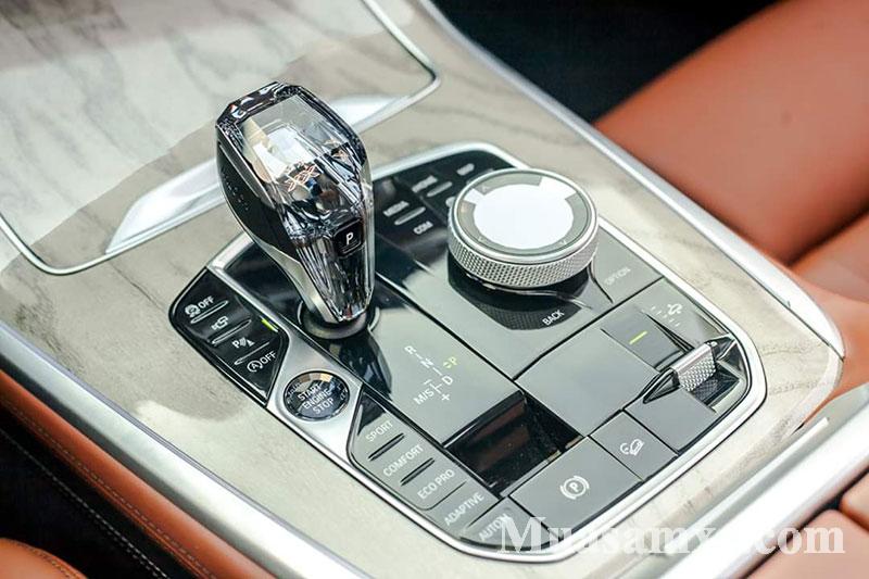 Thiết kế cụm điều khiển trung tâm với cần sô pha lê