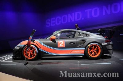 Hình ảnh mẫu xe đua Porsche 911 GT2 RS giá gần nửa triệu USD