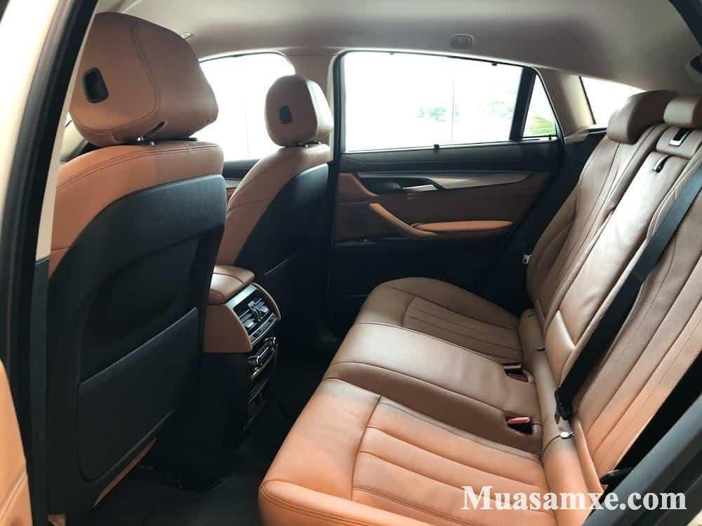 Hàng ghế sau vẫn khá rộng rãi thoải mái BMW X6