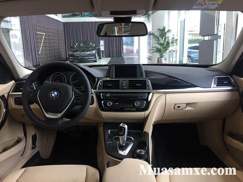 Khoang lái BMW 320i High 2018
