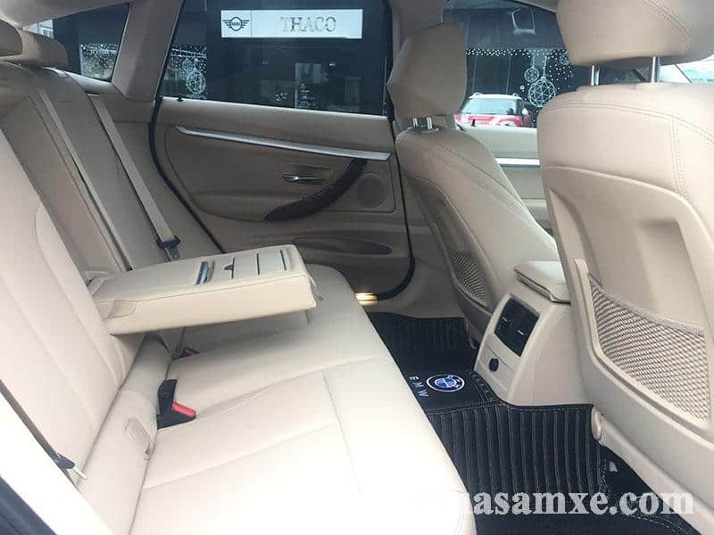 Hàng ghế sau BMW 320i GT 2018