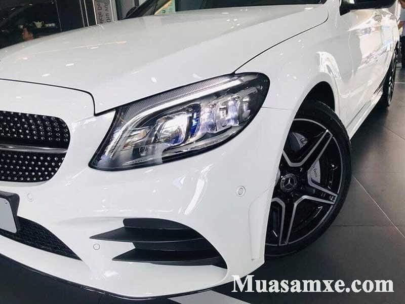 Đèn chiếu sáng Mercedes C300 AMG 2019