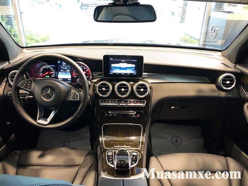 Khoang lái Mercedes GLC 200 2019