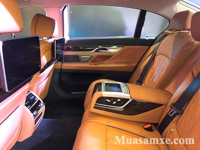 Tất cả các ghế trên 740Li được bọc da cao cấp