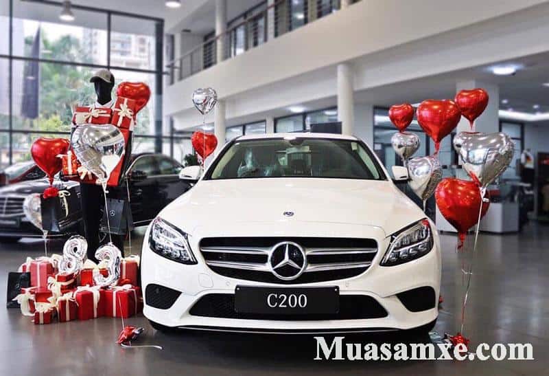 Mặt trước Mercedes C200 2019