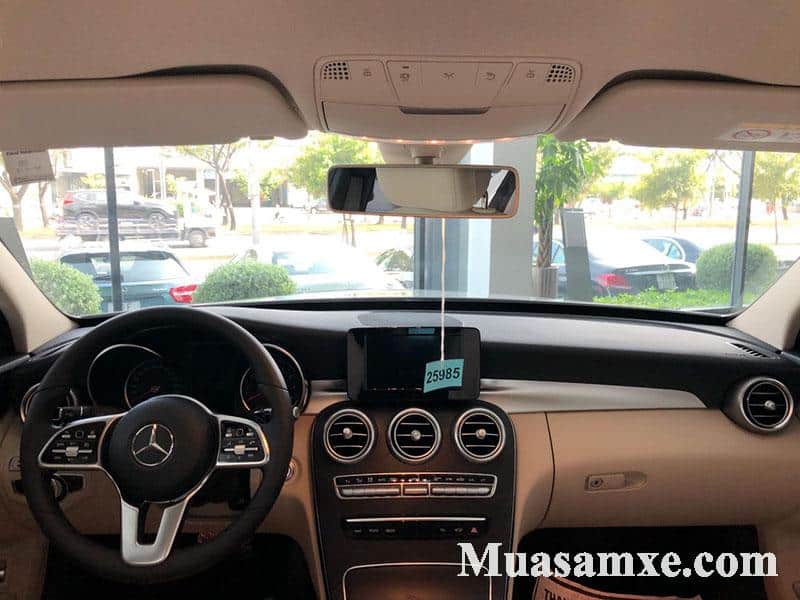 Khoang nội thất Mercedes C200 2019