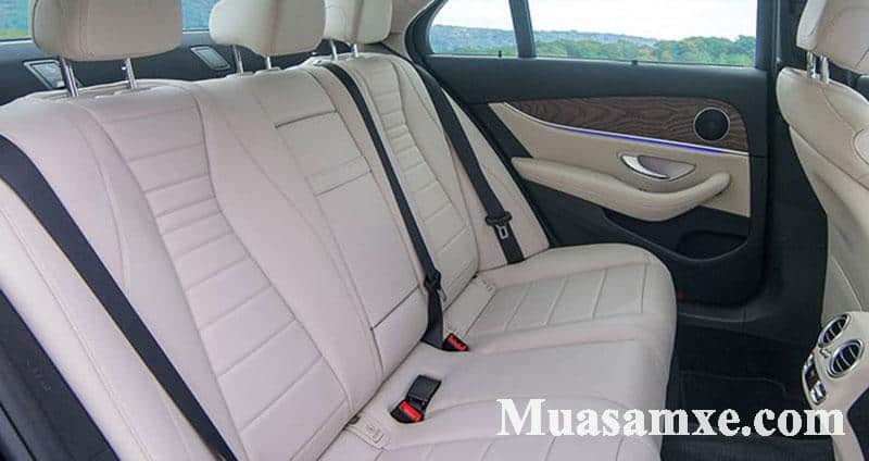 Hàng ghế sau Mercedes E200 2019
