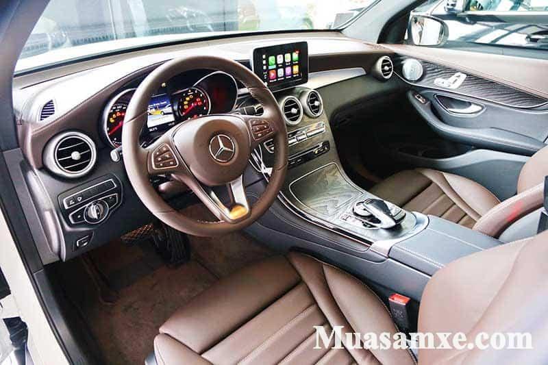 Khoang lái Mercedes GLC 300 2019