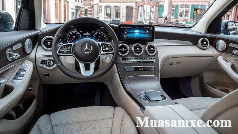 Khoang lái Mercedes GLC 300 2020