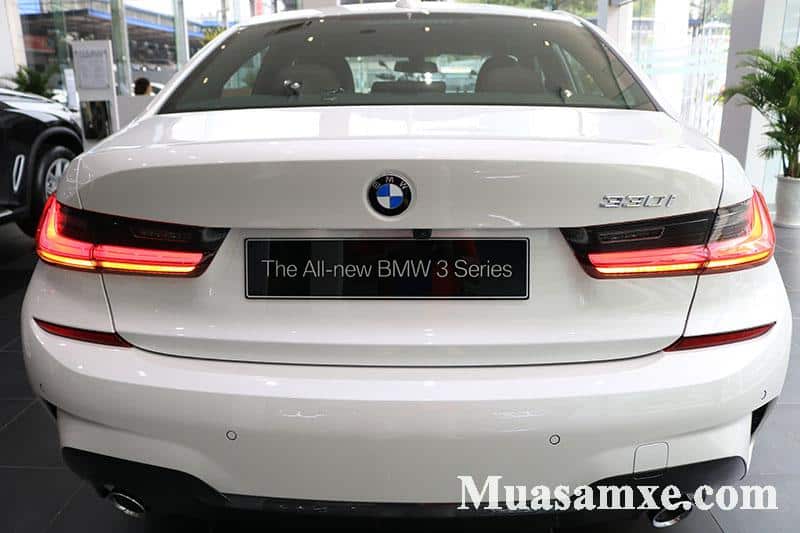 Phần đuôi BMW 330i M Sport 2019