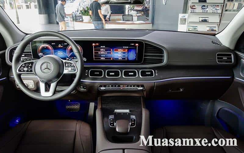 Khoang lái Mercedes GLE 450 2020