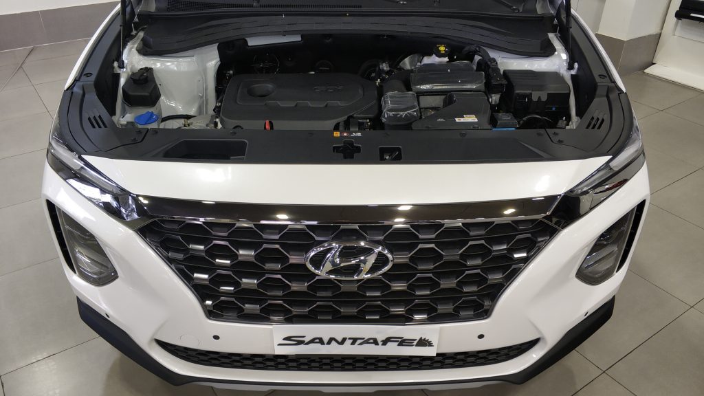 Hyundai Santa Fe mang tới 2 lựa chọn động cơ cho khách hàng