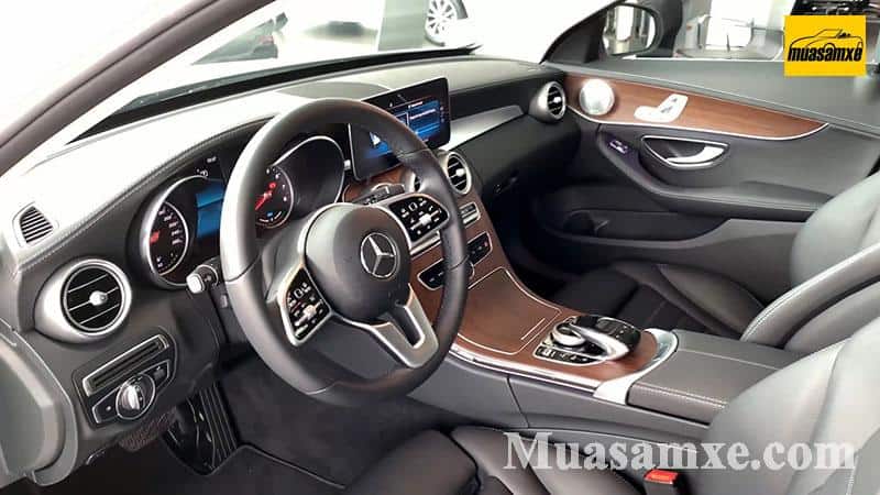 Khoang lái Mercedes C200 Exclusive 2019