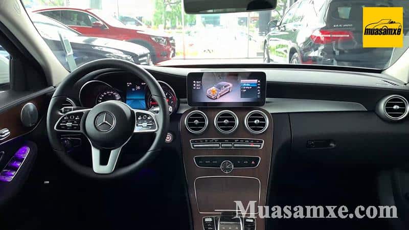 Khoang lái Mercedes C200 Exclusive 2019