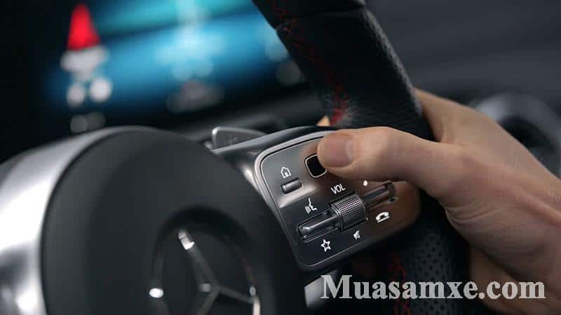 Nút cảm ứng trên vô lăng MBUX