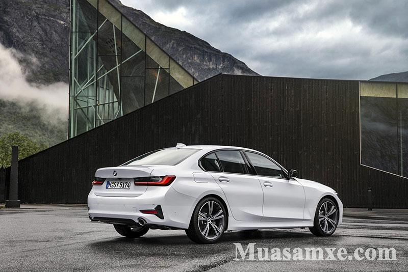 BMW 330i 2020 có kích thước dài và rộng lớn hơn so với thế hệ trước